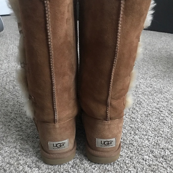 Chestnut Bailey button Tall Uggs - Picture 10 of 10